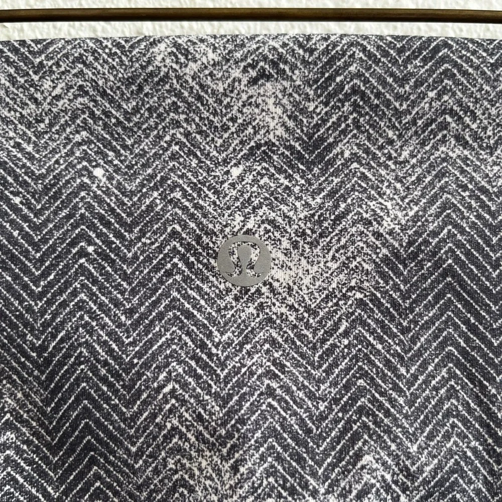 LULULEMON Essential Rhythm Crop Leggings Size 4